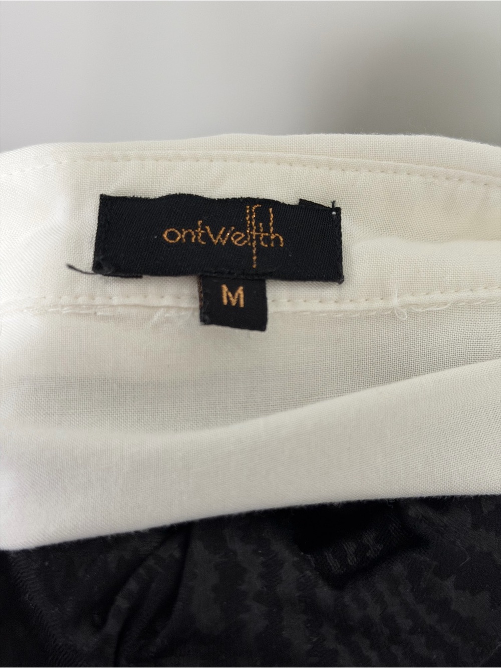Women's White Button-Down Shirt with Point Collar size M - Picture 3 of 8